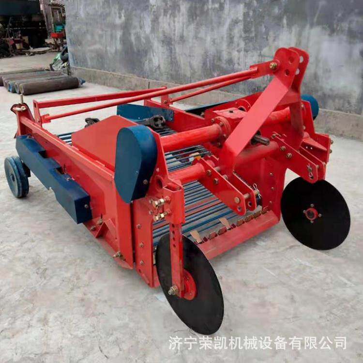小型后置链条传动土豆机厂挖马铃薯地蛋洋芋机大型四轮地瓜收获机