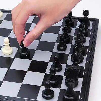 1 Box Of Foldable Magnetic International Chess Set With Plas