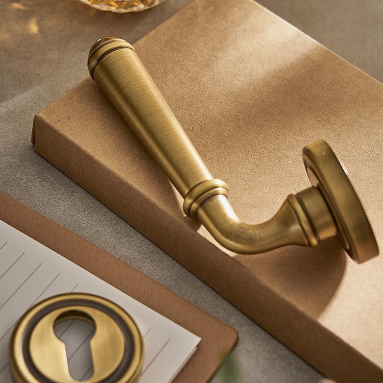 厂家直供卧室门锁黄铜轻奢简约法式铜静音磁吸室内实木门把手批发