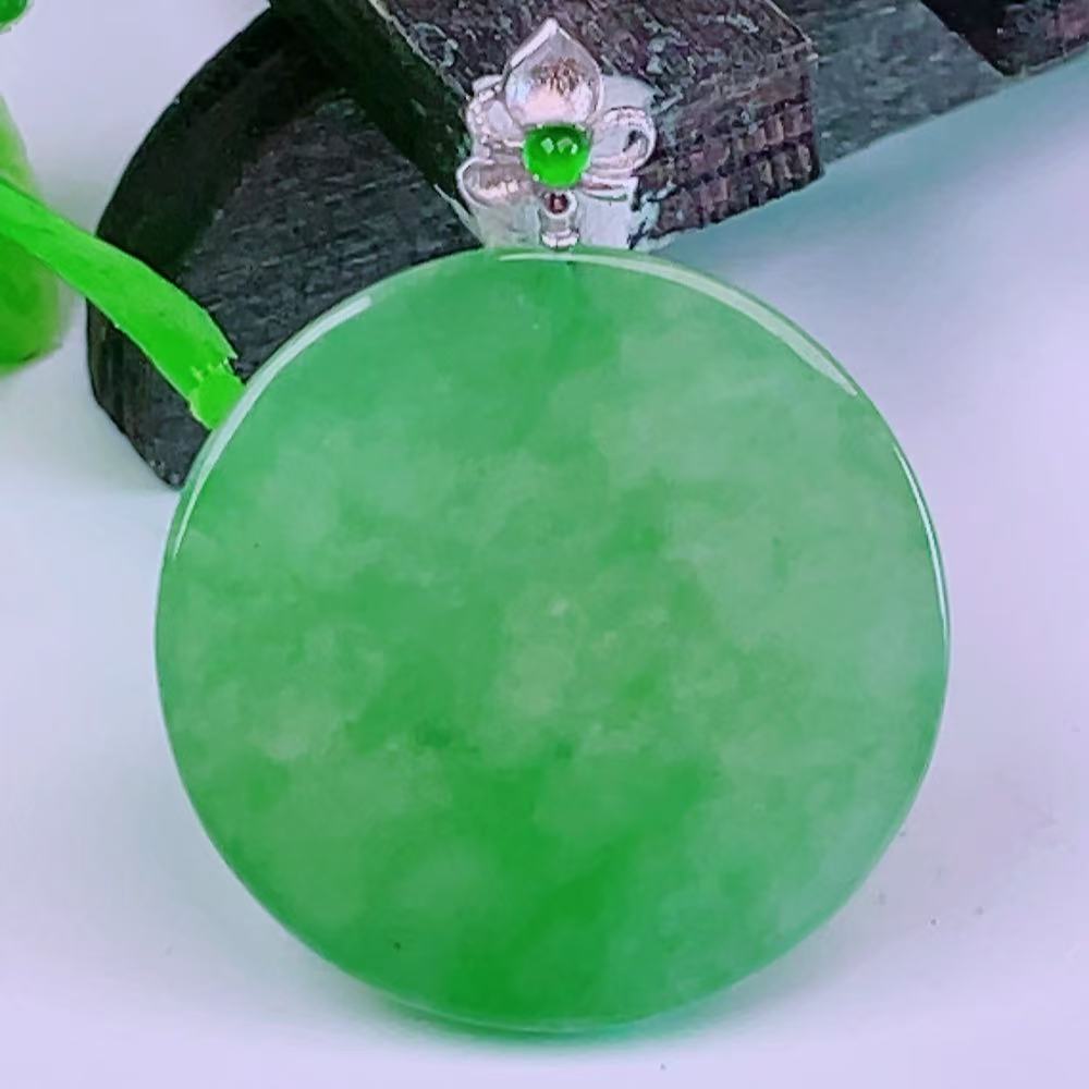 缅甸天然真品翡翠18k白扣头冰种满绿满色高端闪拍无事牌玉石吊坠