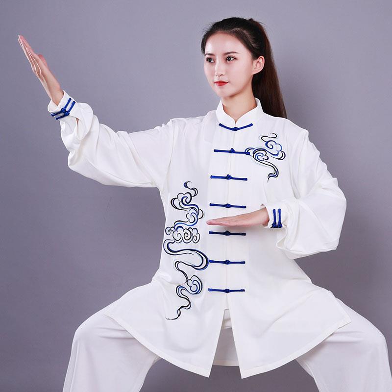 高档宏极太极服弹力武彩云飘功逸表演服刺春秋太极服术绣练演出中