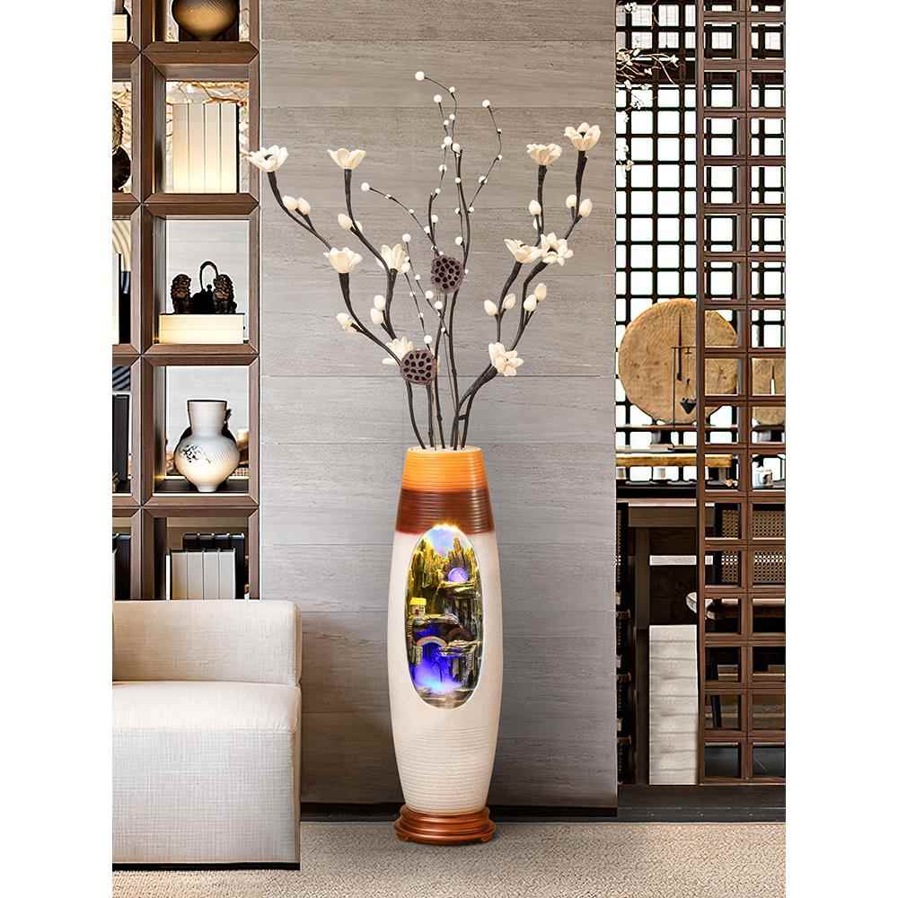 现代循环流水、客厅假山喷泉、电视柜旁落地式花瓶、干花插花装饰
