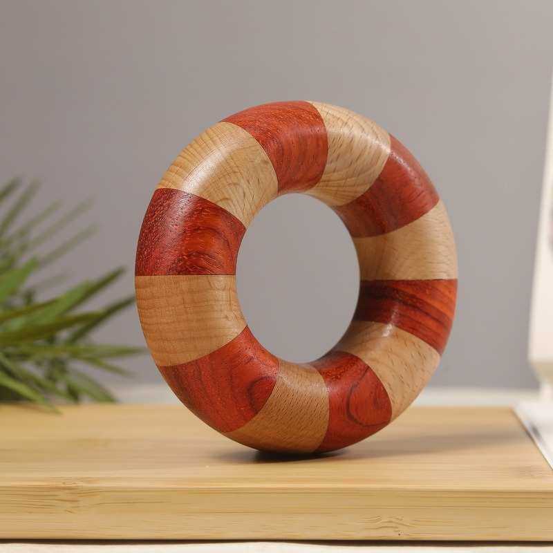 直销红花梨榉木拼接游泳圈摆件创意木雕可爱治愈夏日游泳圈摆件,家居饰品,木雕,淘宝优惠券,粉丝福利购,淘宝优惠卷