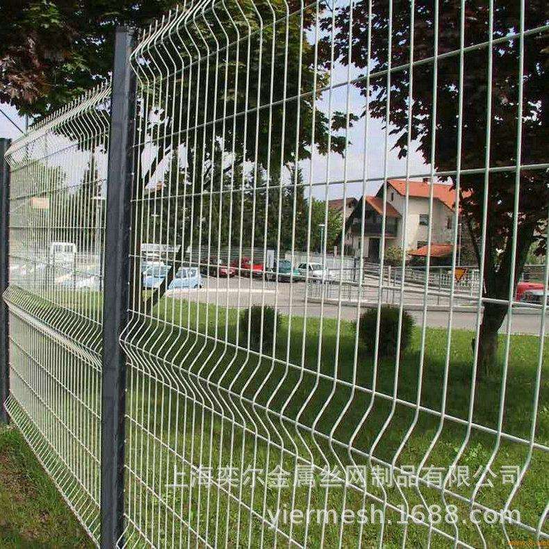 长期提供铁丝护栏网 道路护栏网 高速公路护栏网 市政护栏网
