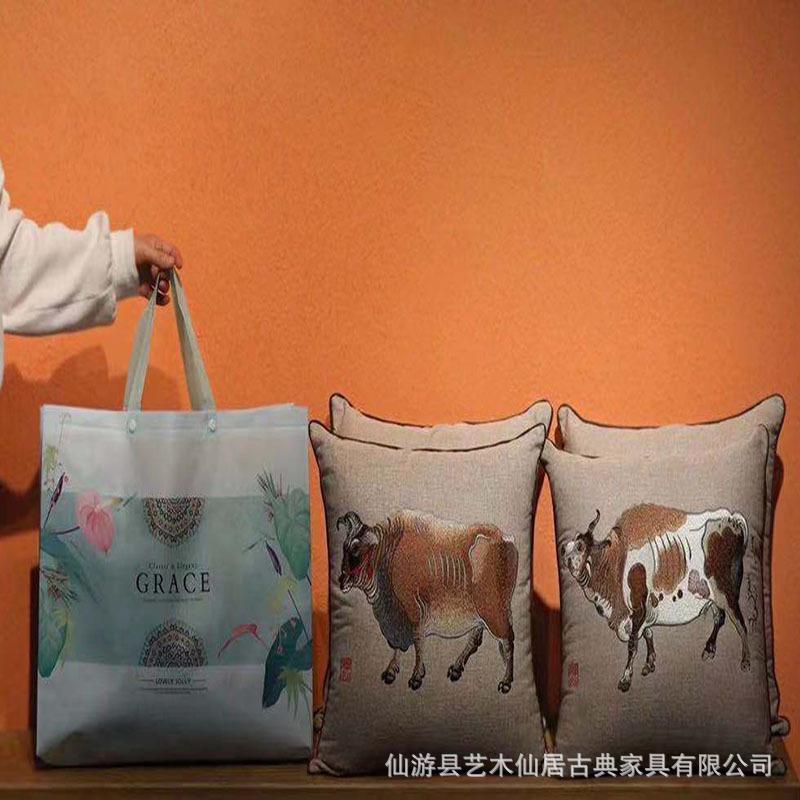 海南黄花梨五牛图抱枕刺绣顺丰抱枕午休抱枕抱枕
