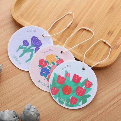Circular flower-shaped wood pulp sponge, compressed and wate