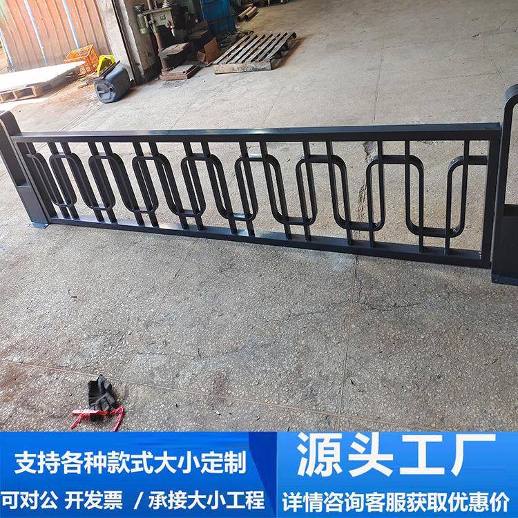 市政道路城市隔离马路围栏栅栏人行道栏杆多种栏杆不锈钢护栏花箱