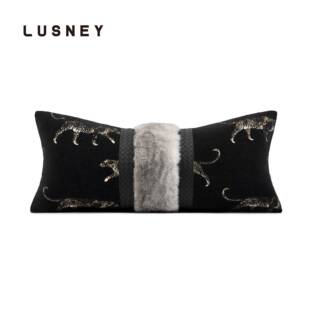 纳维亚黑色绣花枕头沙发客厅美洲虎枕头模型 高端无障碍豪华斯堪