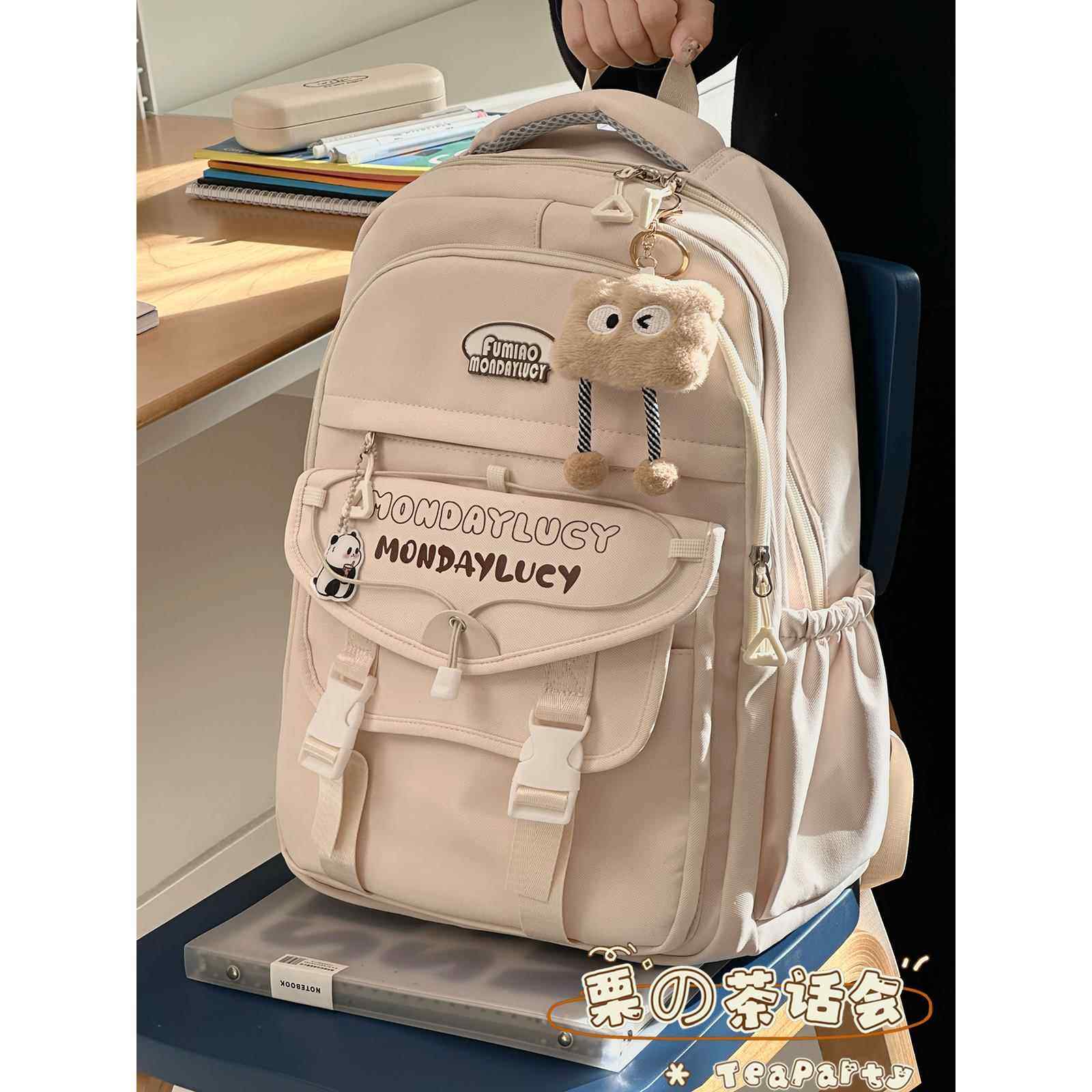 日常通勤上学百搭书包女初中生高中学生双肩包大容量旅行轻便背包