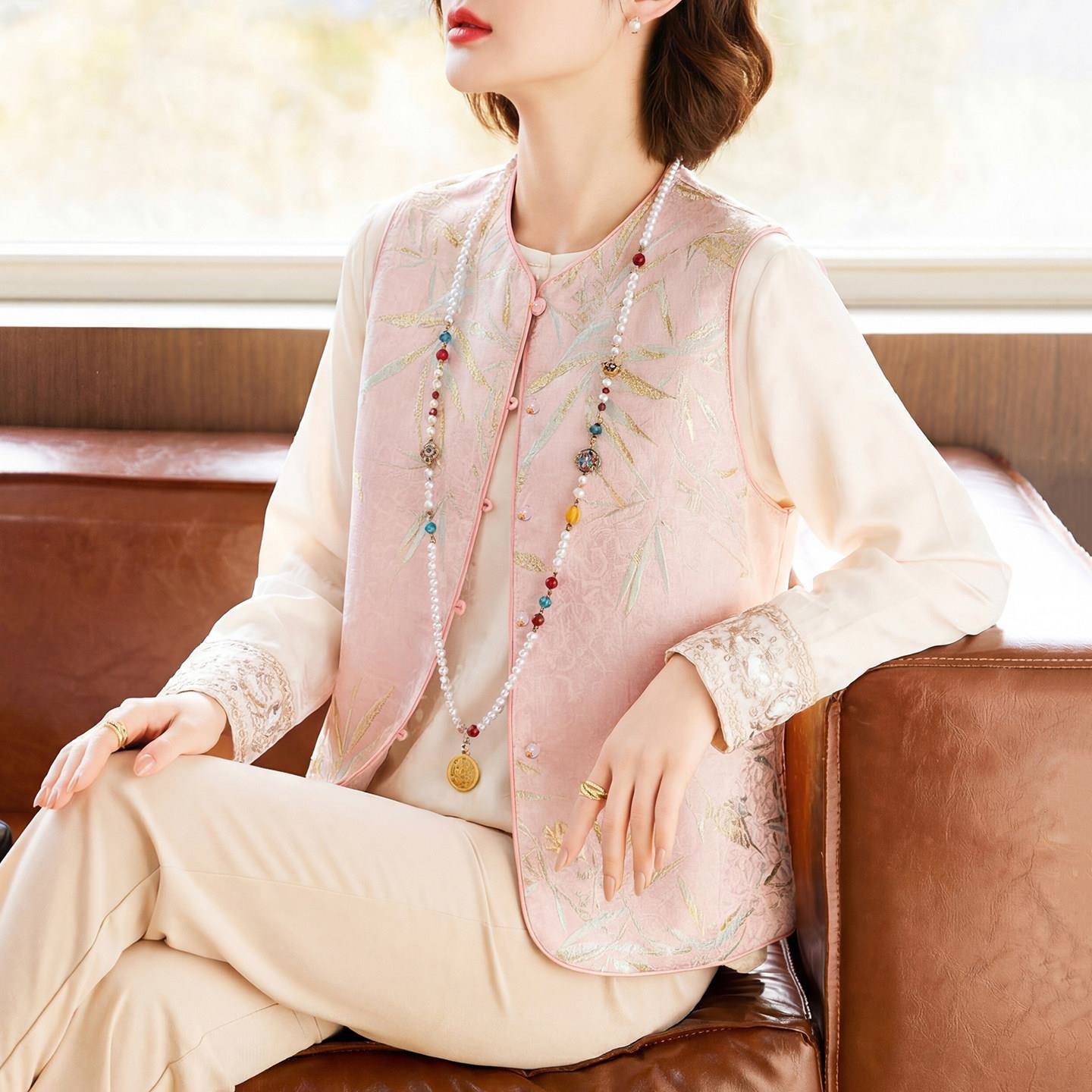 中年妈妈春装新中式真丝马夹套装2026新款中老年女装春秋盘扣上衣