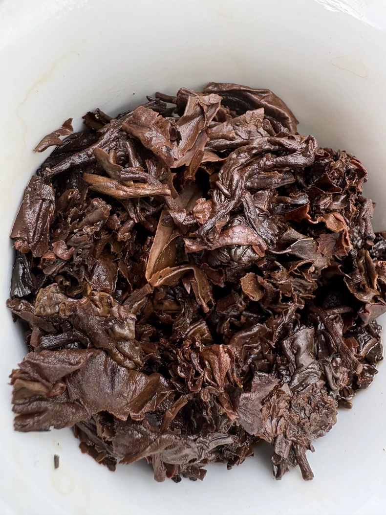 70年代的易武料生茶散塊,茶餅撬開的茶坨,木香,藥香,老韻味十足,口感稠厚甜潤-55克 普洱茶 BUASHOP普洱老茶