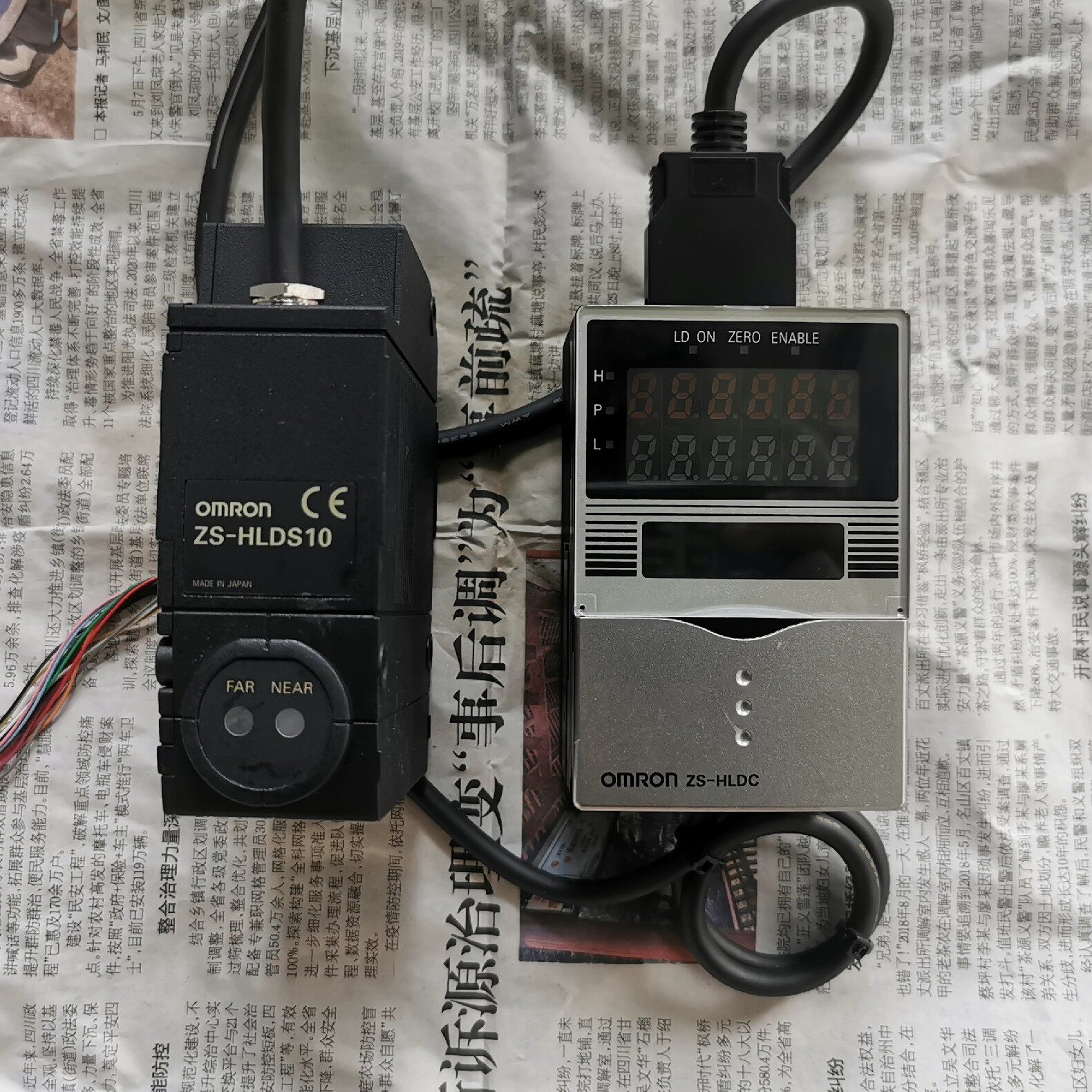 拆机欧姆龙位移传感器ZS-HLDS10配套控制器ZS-HLD