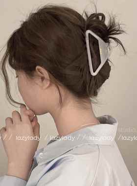 奶呼呼的粉紫和灰蓝色鲨鱼夹镂空甜美慵懒盘发抓夹France金标发抓