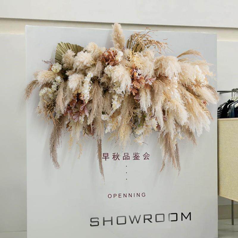 店面门头仿真花壁挂高端橱窗花艺干芦苇插花成品花排拍照背景花卉