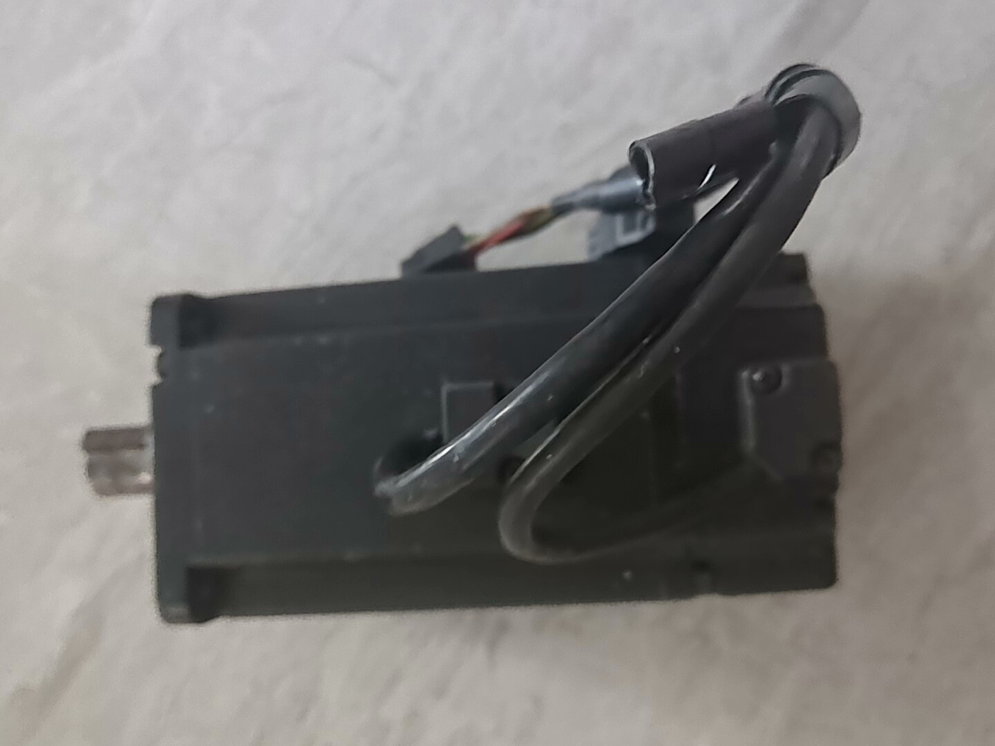 台达伺服电机ECMA-C10807RH，功率0.75KW，正