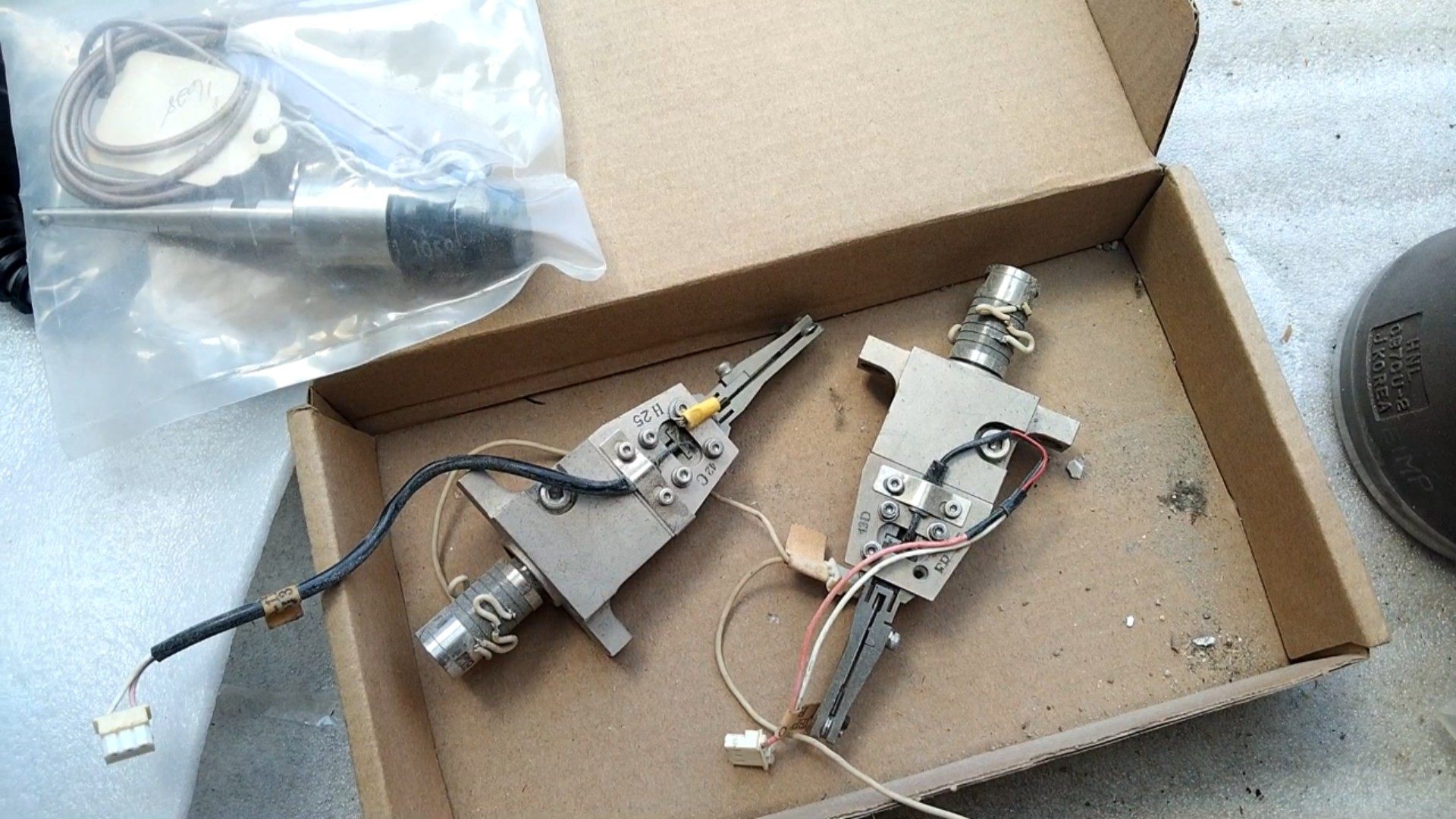 线夹和换能器，手里有十多个，现在出三个，每个600元，打包更