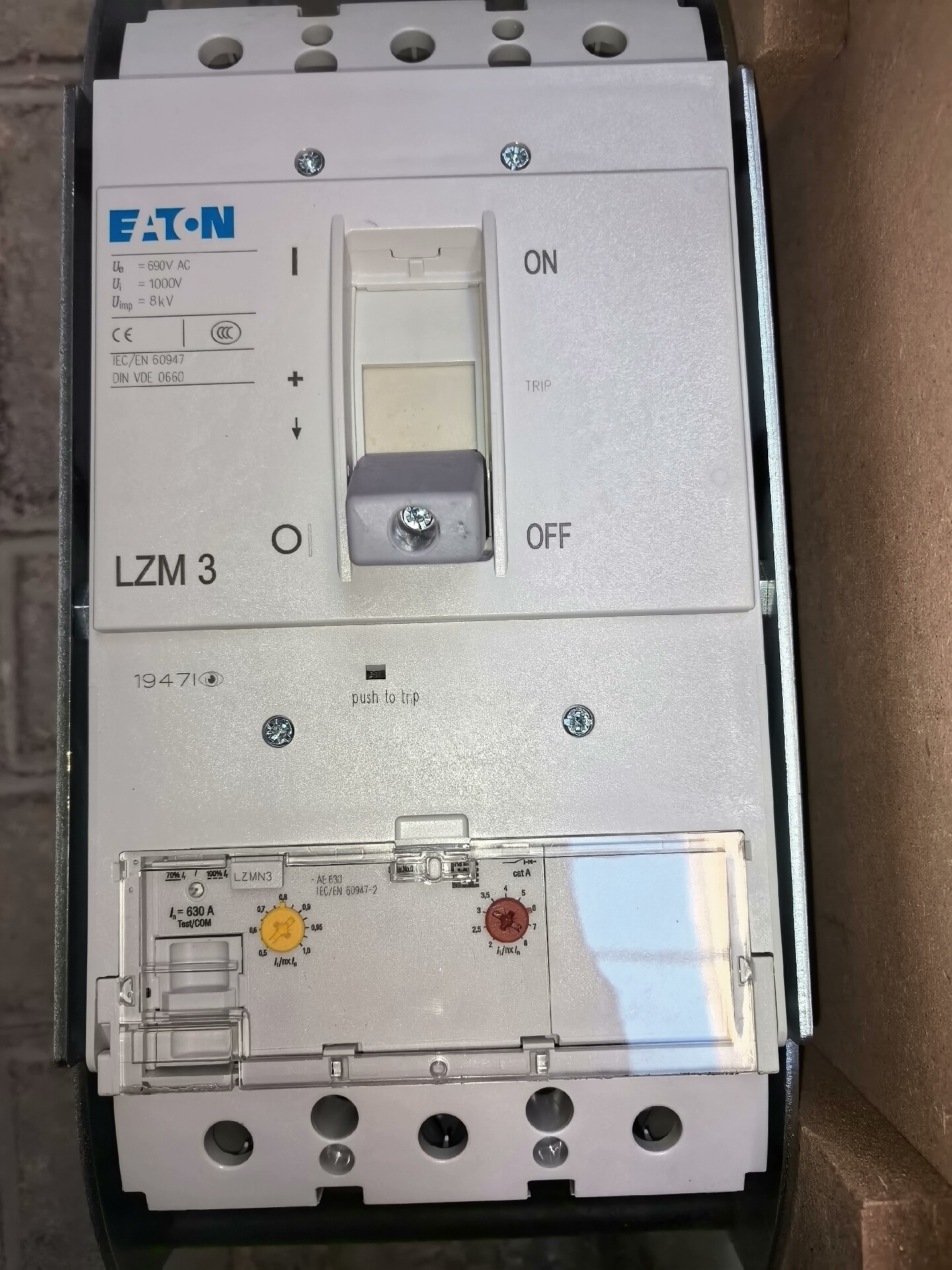 伊顿塑壳断路器LZMN3-AE630全新原包