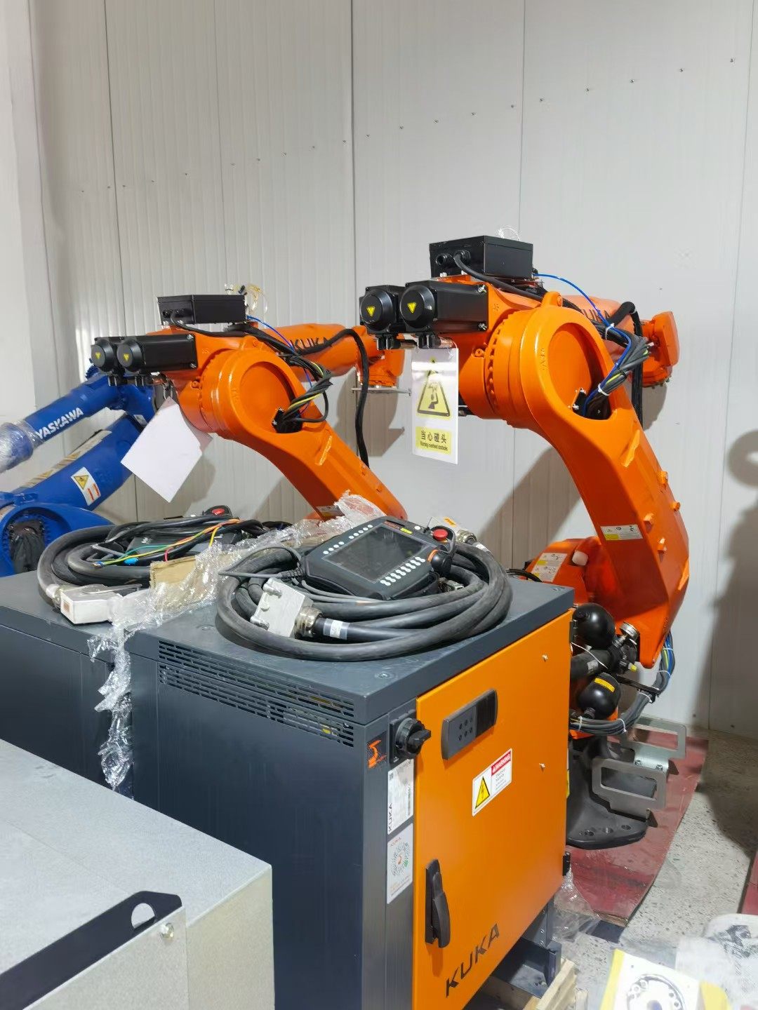 00311661 KR210 R2700-2平衡缸