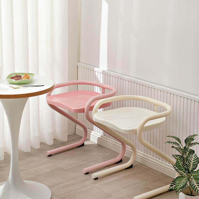 北欧餐厅家用休闲铁艺金属个性餐椅创意粉系梳妆台粉色凳子