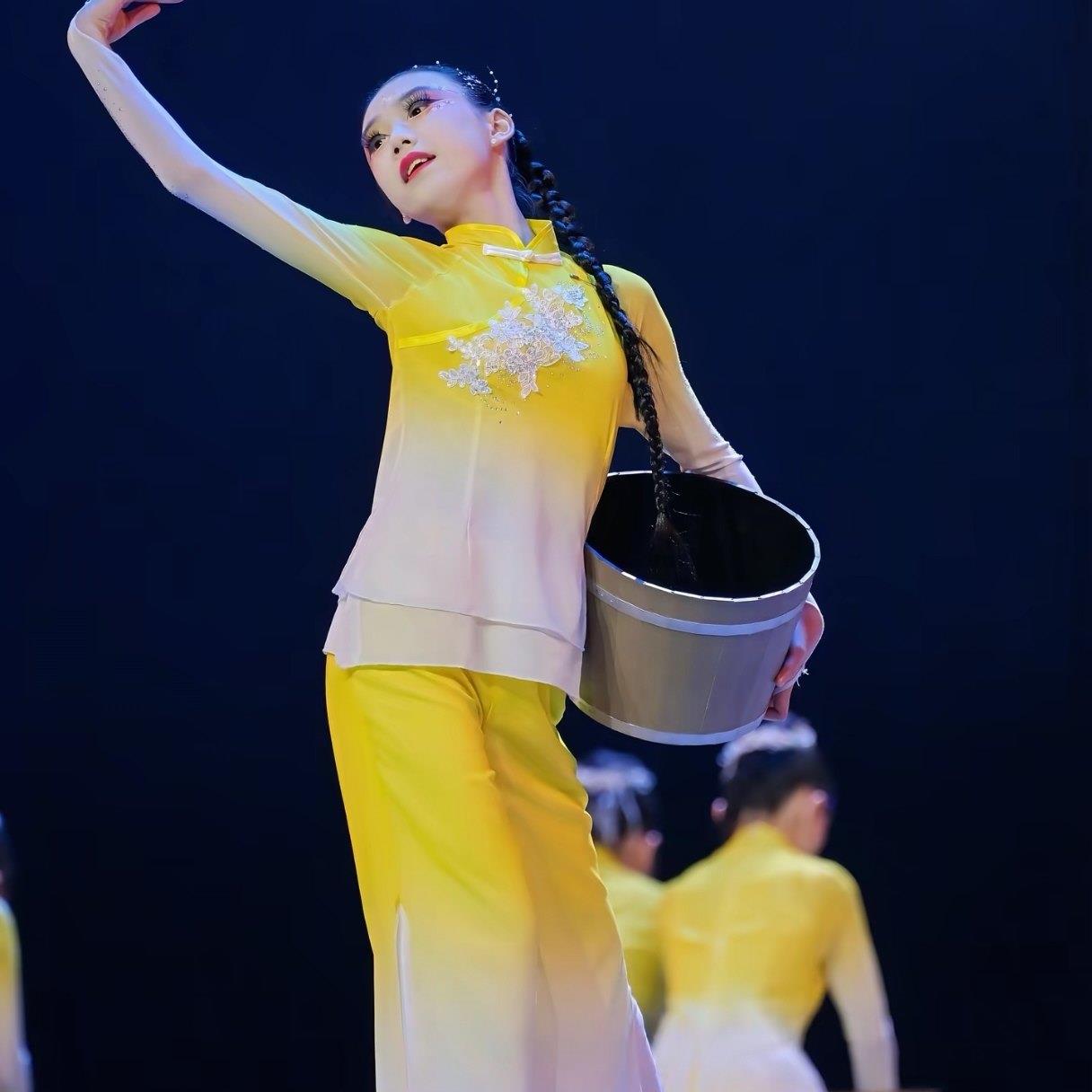 小兰花奖水语纱谣舞蹈服六一儿童黄色秧歌服女童良宵古典舞演出服