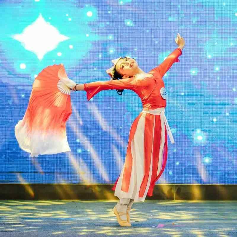 高档俏红演儿童演出服装狐少儿小狐狸仙飘扇子舞俏灵狐献瑞表逸服