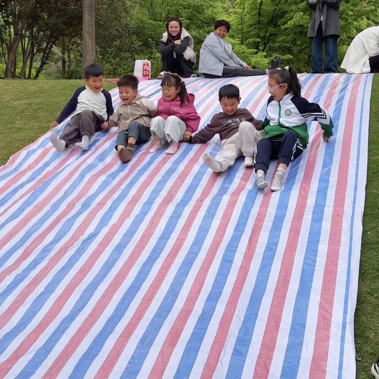 儿童滑草布幼儿园草坪滑溜布地垫户外亲子互动游戏道具加厚彩条布
