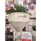 日系铁艺做旧漏斗花盆吊盆草花角堇垂吊植物花园杂货装 饰悬挂