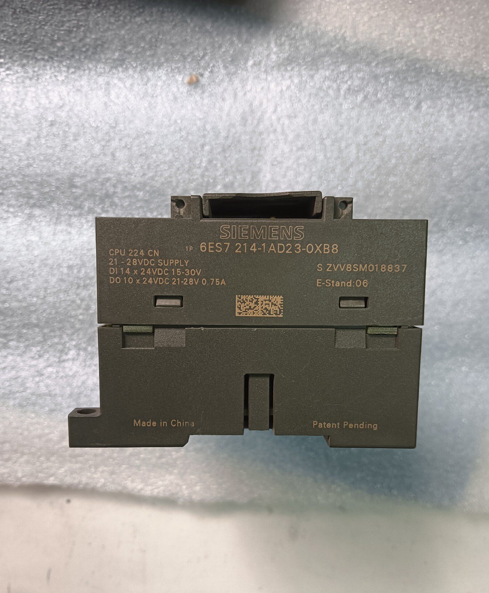 西门子6ES7 214-ABD23-0XB8，成色9新，缺端