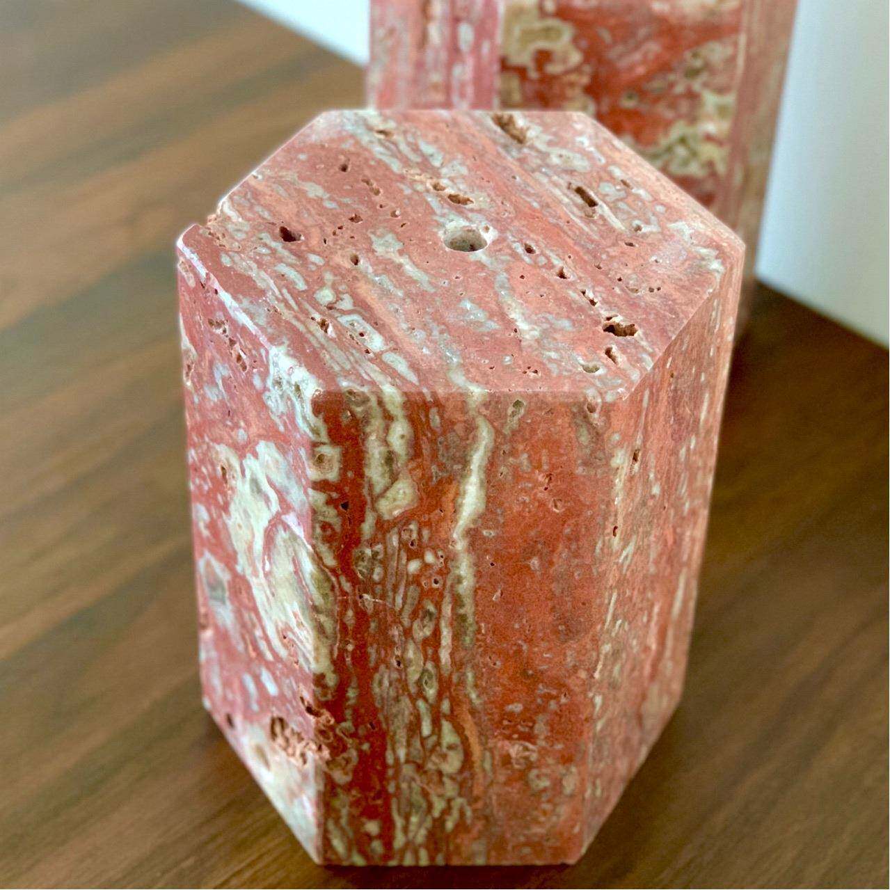 天然红色洞石摆件台灯底座首饰戒指耳环香水展示台托盘石灰华