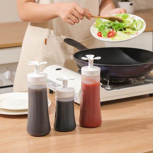 Kitchen inverted oil and sauce bottles, squeeze-type salad d