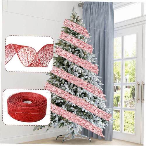 Christmas ribbons decorate the Christmas tree圣诞丝带