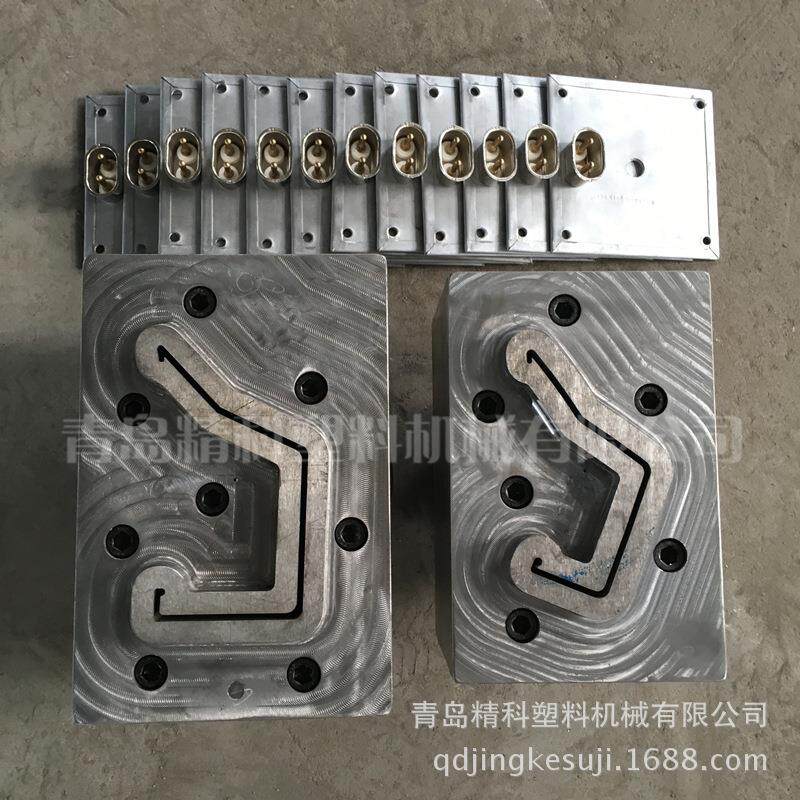 PVC异型塑料鸡食槽种植槽挤出模具 一出四PVC挡水条冷顶挤出模具