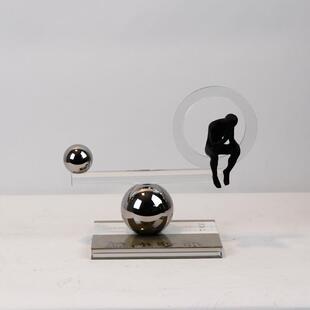 北欧现代创意轻奢树脂黑色人水晶摆设家居客厅样板间软装 饰品摆件