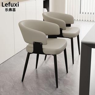 意式极简皮革餐椅家用餐厅椅子现代高级感酒店凳子靠背软包餐桌椅