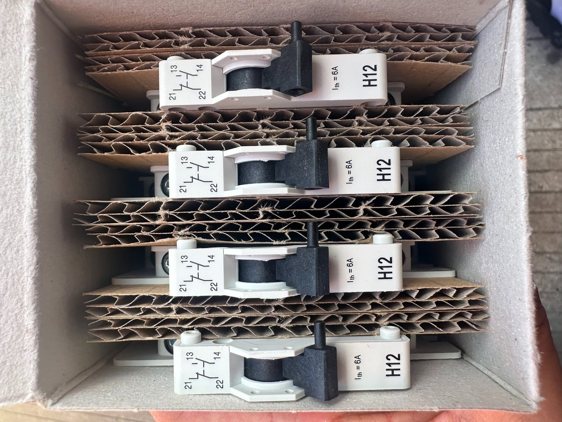 美国罗克韦尔AB 捷克制造 188-AAH12 辅助触头 7