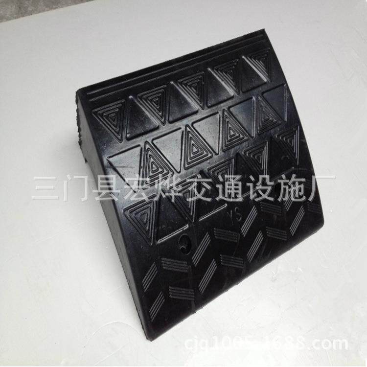 供应新品16cm高橡胶路沿坡汽车上下坡垫路肩马路牙子阶梯坡防撞