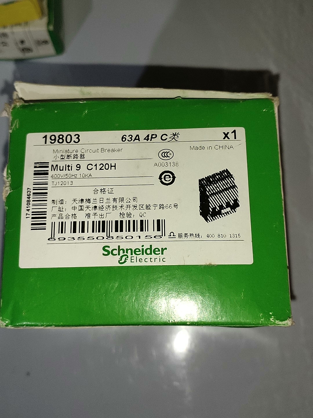 施耐德断路器，外包装盒稍旧， Multi 9 C120H