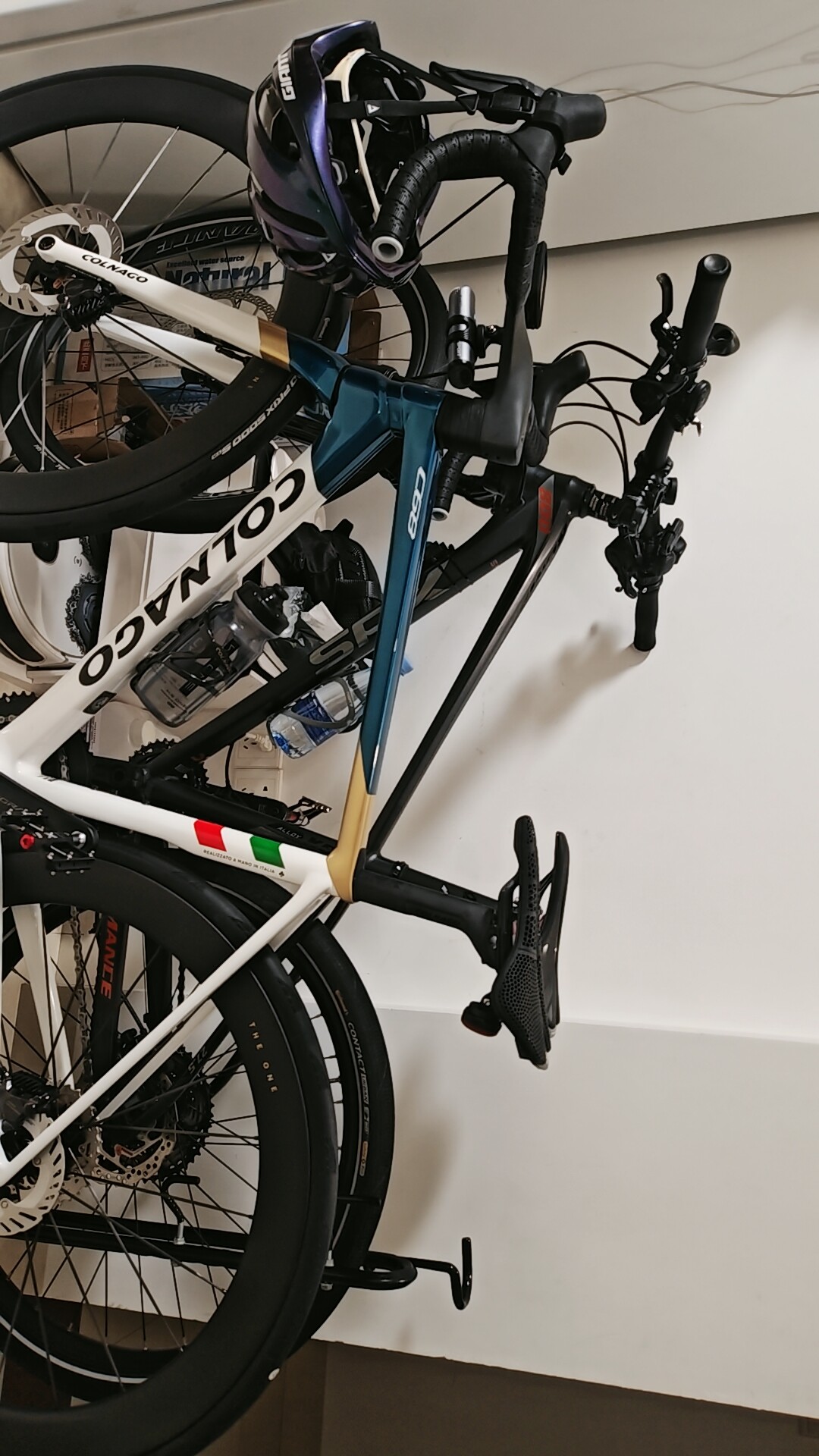 Шоссейный карбоновый велосипед Colnago V3 — Shimano 105 Di2, дисковые тормоза (выбор чемпионов Tour de France) photo review