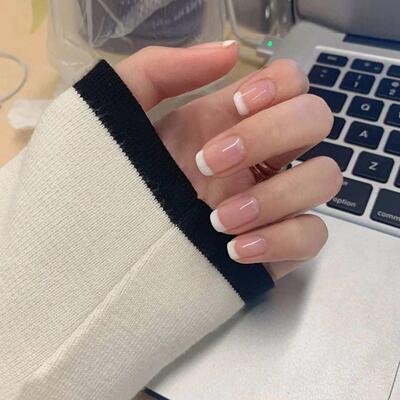 24pcs French White Side False Nails Wearable Rhinestone Desg