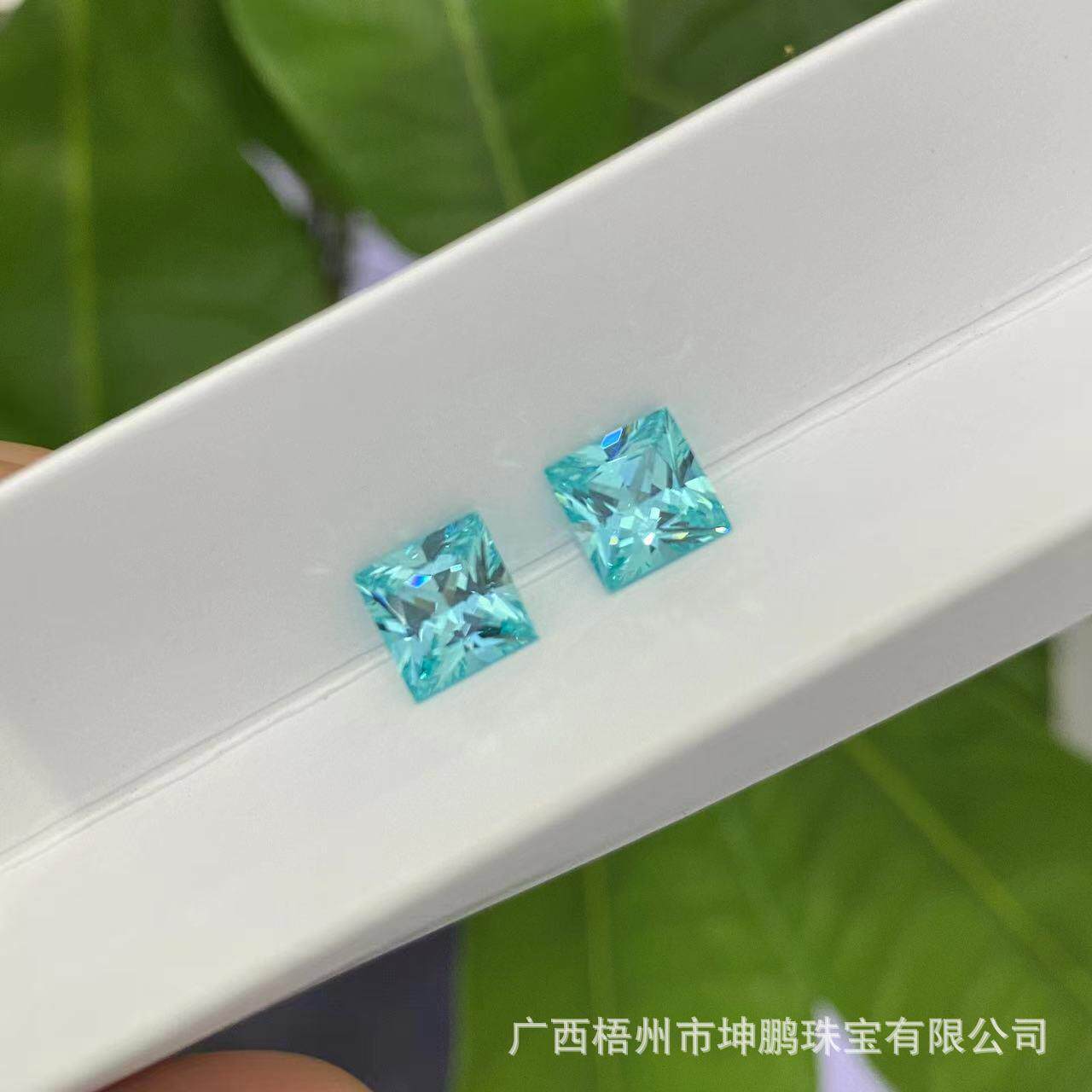 源头厂家霓虹蓝帕拉伊巴碧玺实验室培育蓝宝石湖水蓝公主方裸石