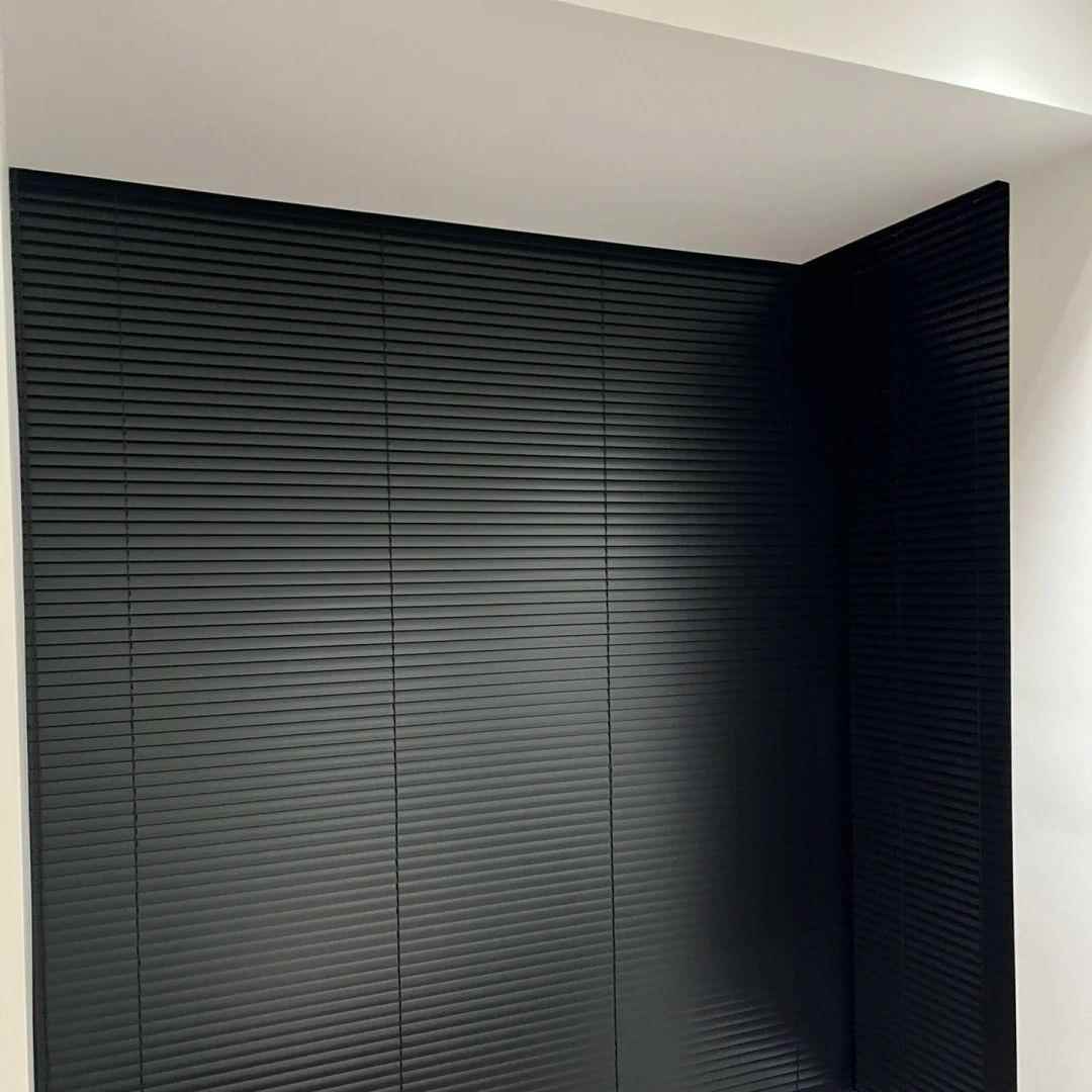 厂字黑色百叶窗帘L型pvc防窥拉珠升降浴室厨房阳台办公室高端定制