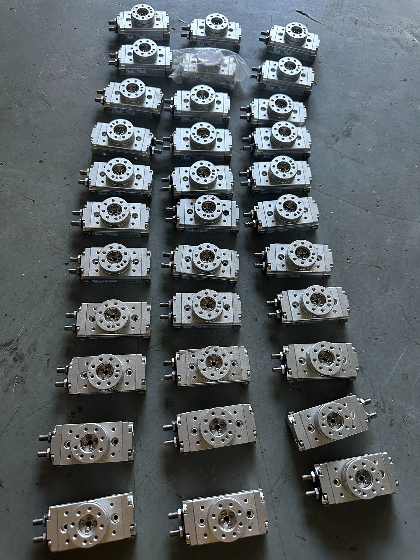 亚德客原装正品二手拆机 HRQ2 旋转气缸 成色新如图 性能