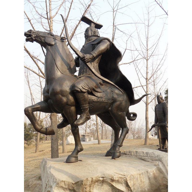 骑马人物铜雕塑定制大型铸铜将军战马雕像玻璃钢西方人物骑马雕像