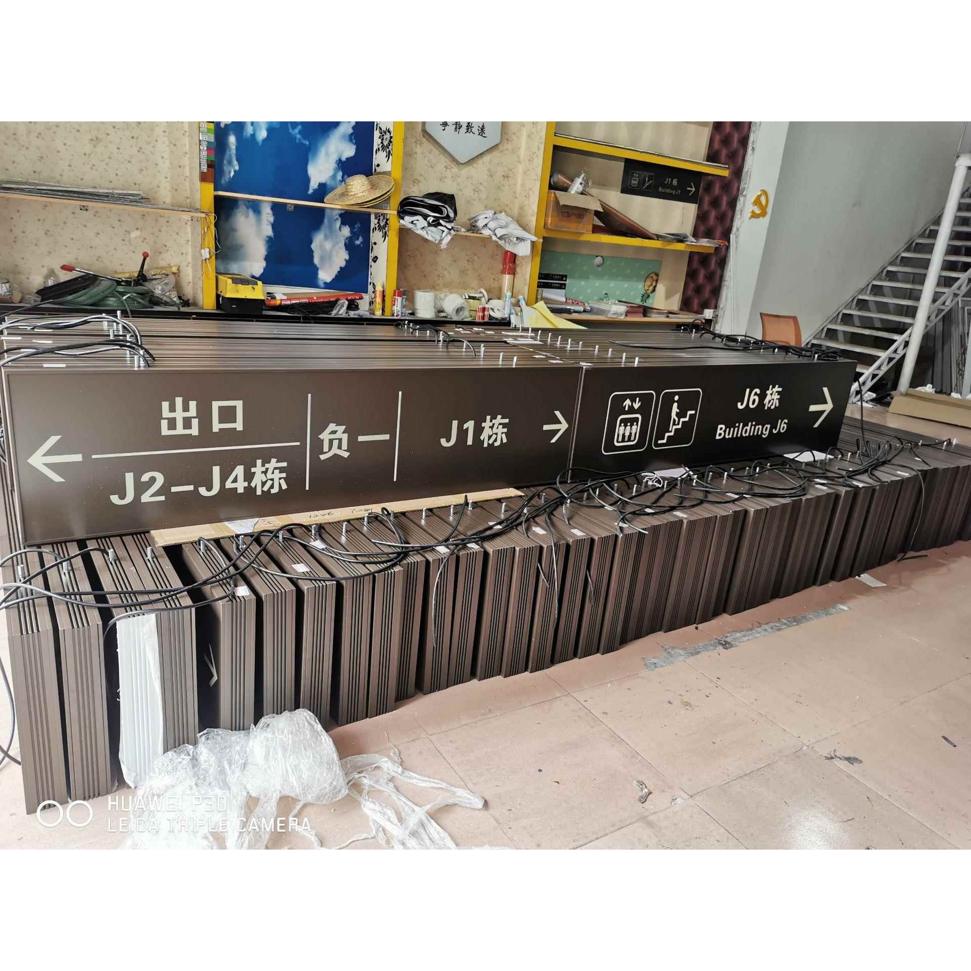 地下车库双面发光指示牌吊牌灯箱广告牌LED发光字候车亭标识标牌