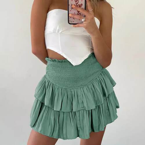 Women's clothing with ruffled edges, fluffy pleated skirt,