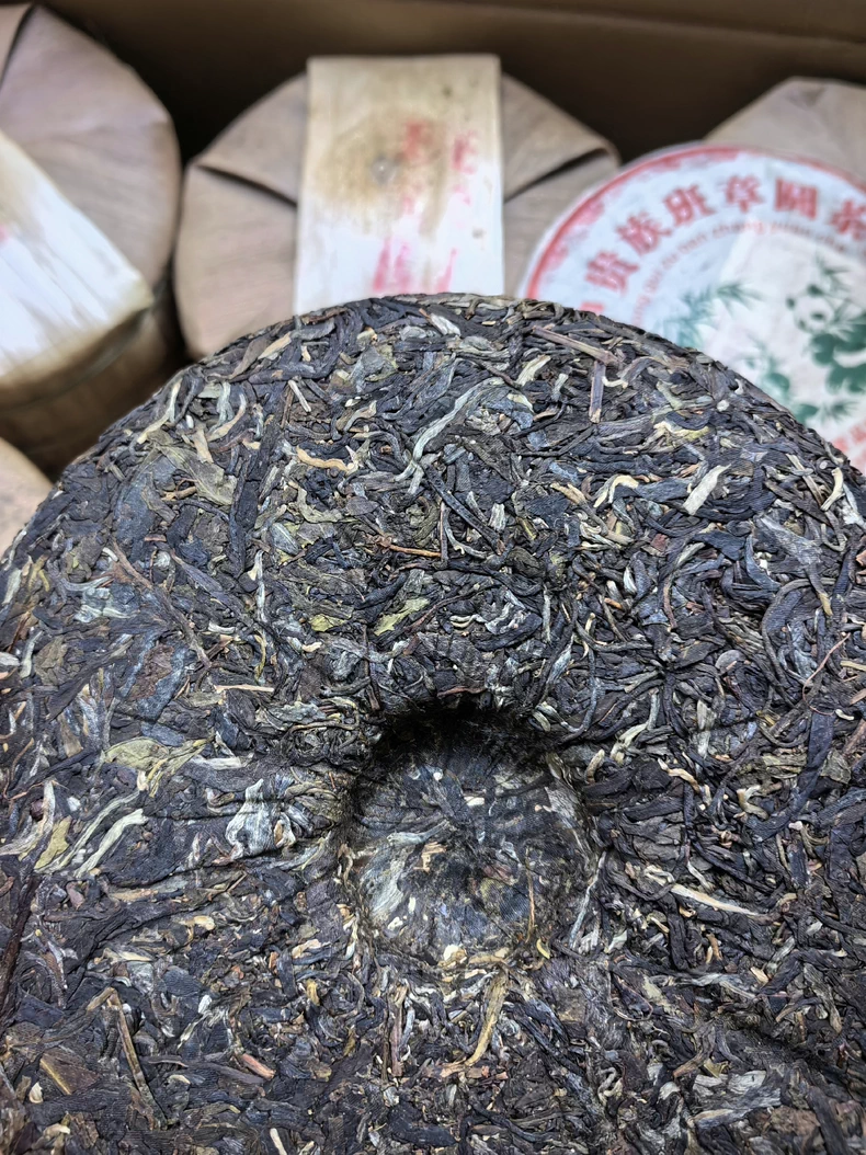 茶中貴族2015年班章生態圓茶爆香純正班章古樹頭春357克一片 普洱茶 BUASHOP普洱老茶