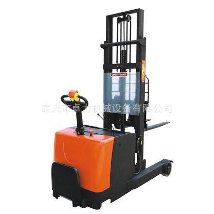 江苏前移式电动堆高车，无插腿电动堆高车