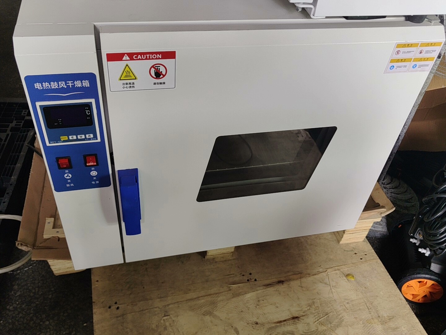 电热鼓风干燥箱，橙色如图，很新，基本没怎么用过，50*55内