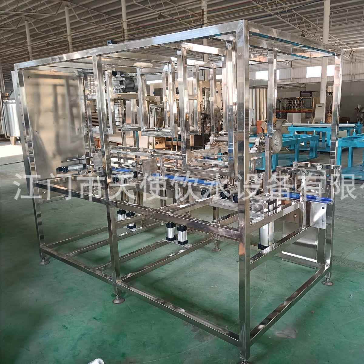 750厂家供应全自动灌3装机L40L5L1L桶装水灌装设备纯水灌装生净产