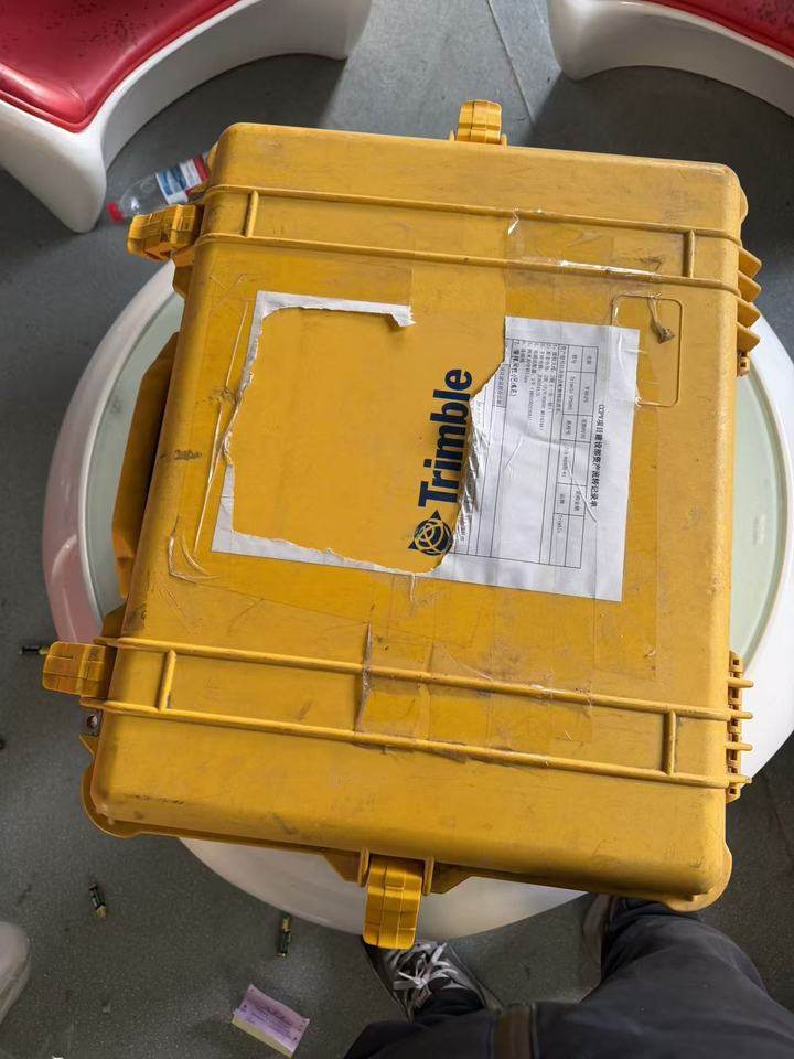 1月16日天津Trimble天宝GPSRTK接收机SPS985带配件及工具箱（天津）网络拍卖公告